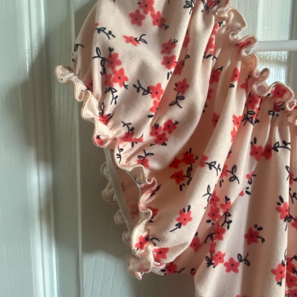 Pink mini dress with flowers all over. Size medium with a bow in the front. - Picture 7 of 10